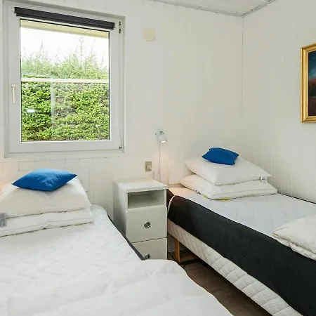 6 Person Holiday Home In Hejls 別荘