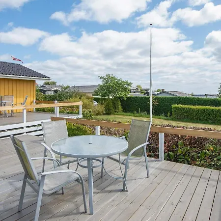 6 Person Holiday Home In Hejls 別荘